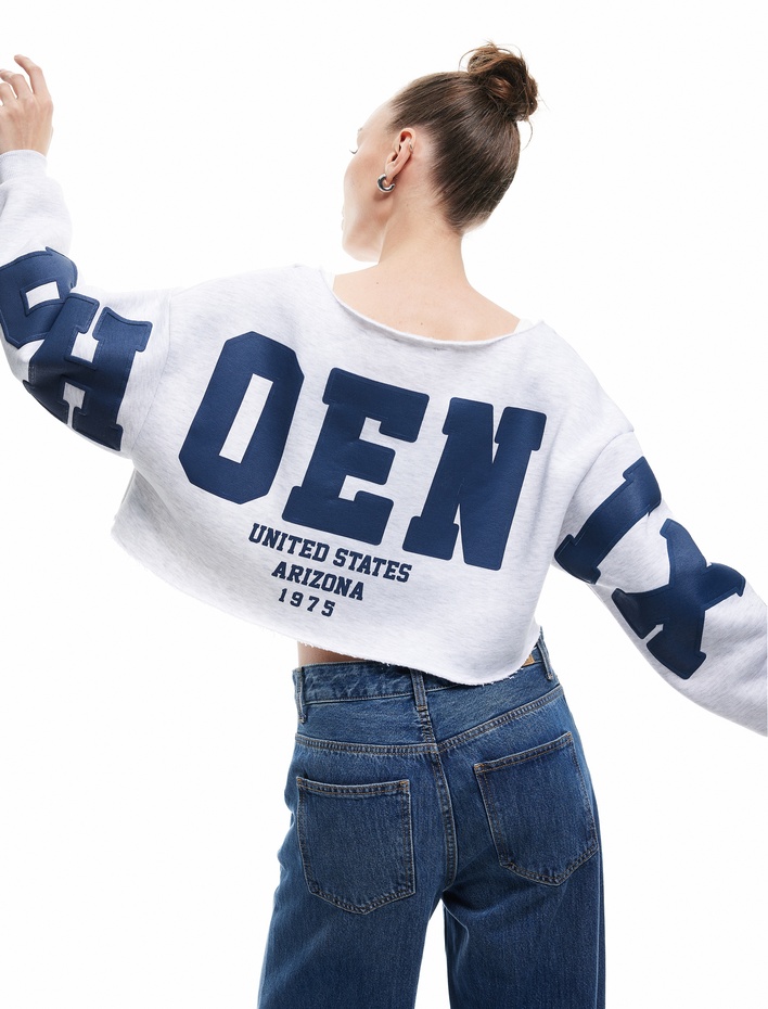  Kayık Yaka Baskılı Crop Sweashirt
