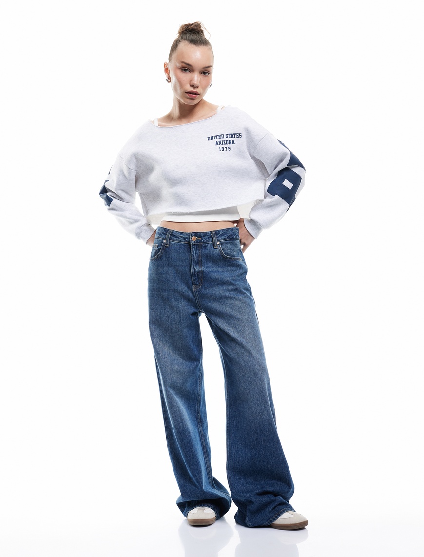   Kayık Yaka Baskılı Crop Sweashirt
