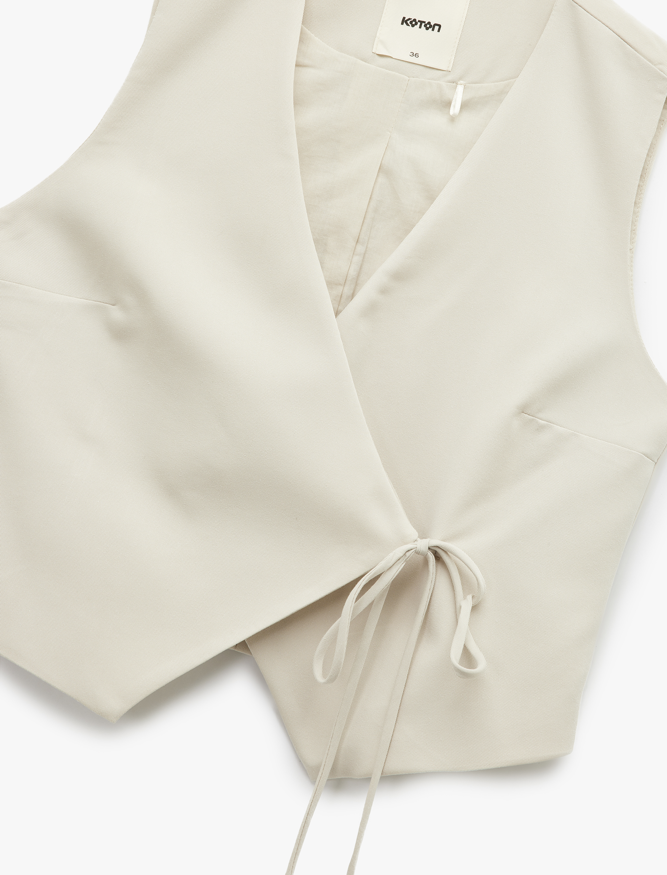   Asimetrik Kruvaze Yaka Bağlama Detaylı Kolsuz Viskon Yelek