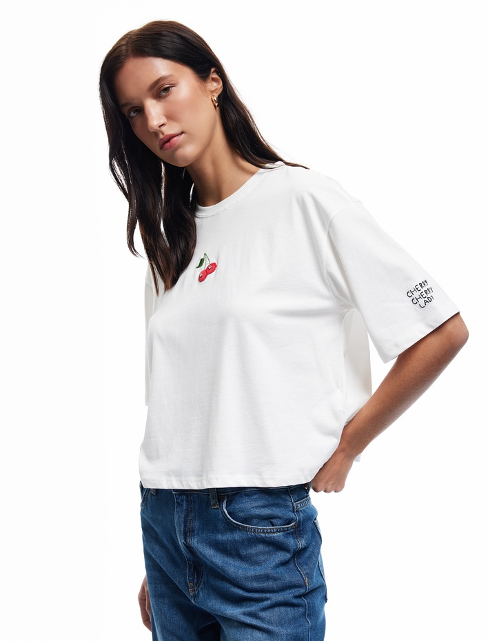  Kısa Kollu Bisiklet Yaka Pamuklu Kiraz İşlemeli Crop Tişört