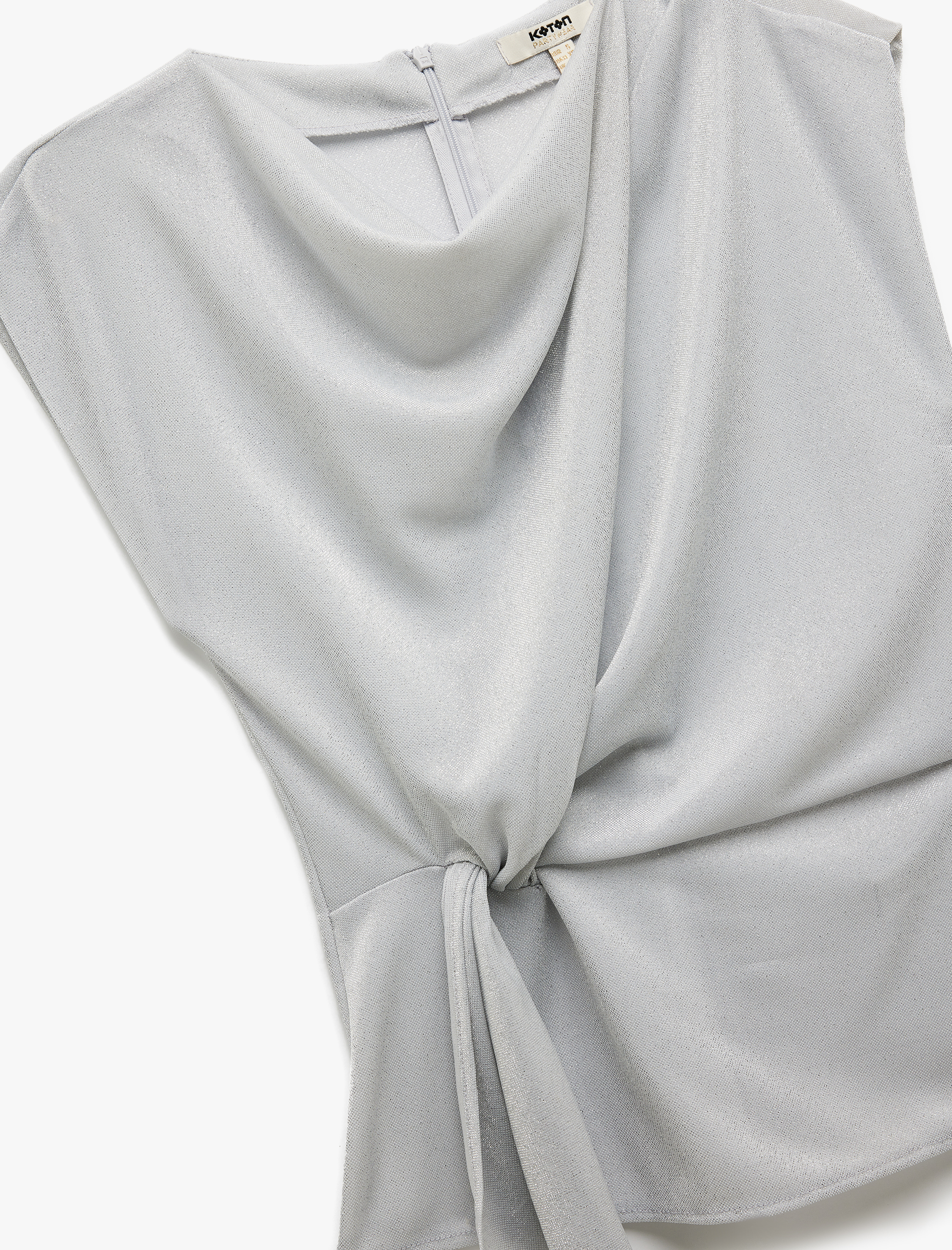   Dik Yaka Yarasa Kol Bağlama Detaylı Asimetrik Simli Abiye Bluz