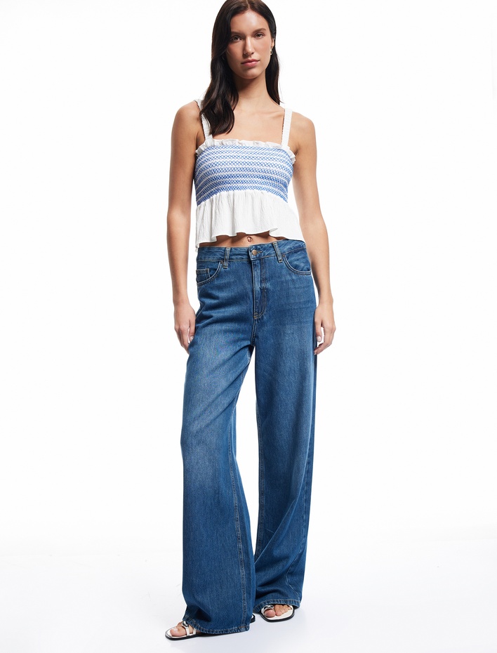  Gipeli Brodeli Fisto Detaylı Kare Yaka Askılı Crop Bluz