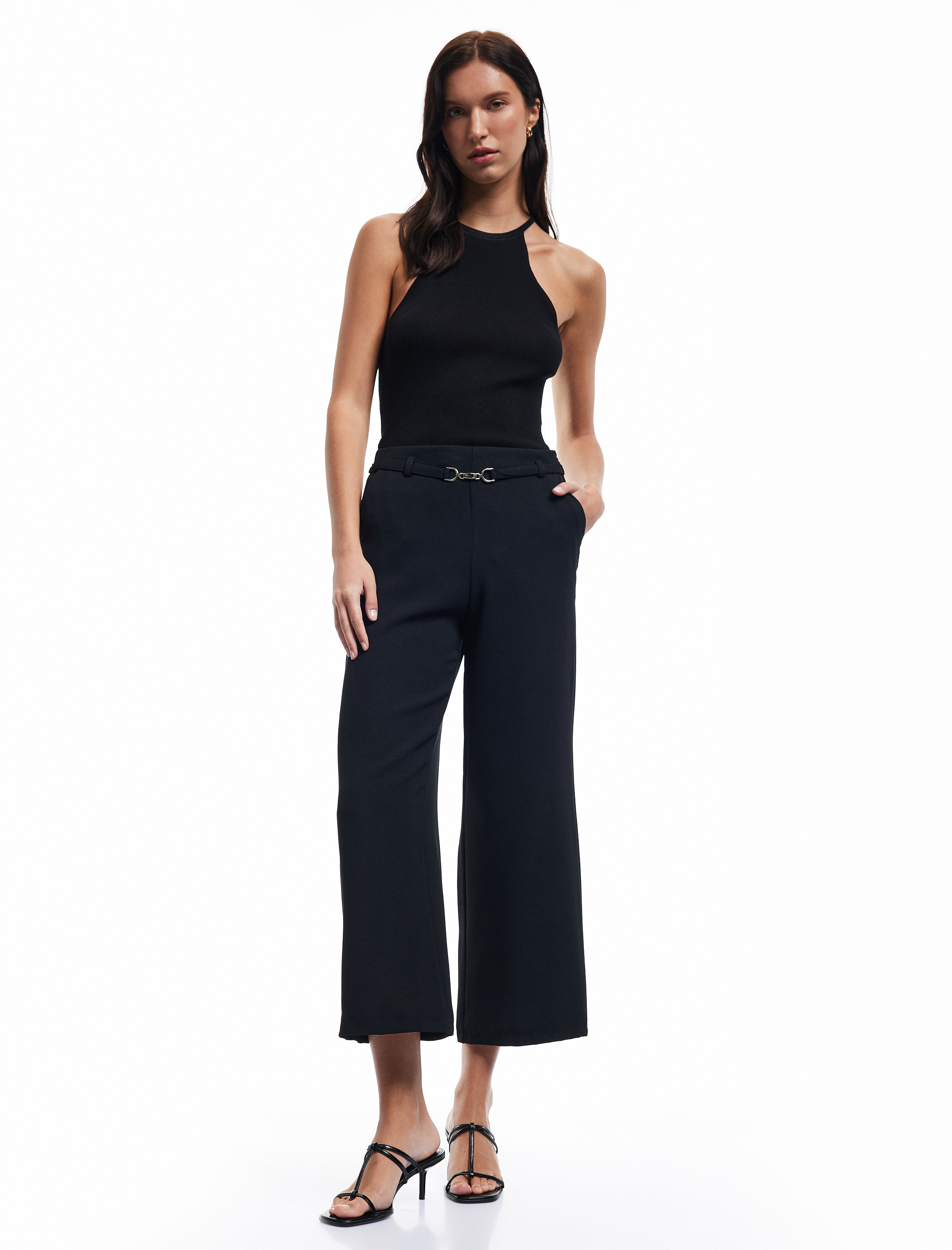 Krep Kumaş Aksesuar Detaylı Cepli Düz Bol Paça Pantolon