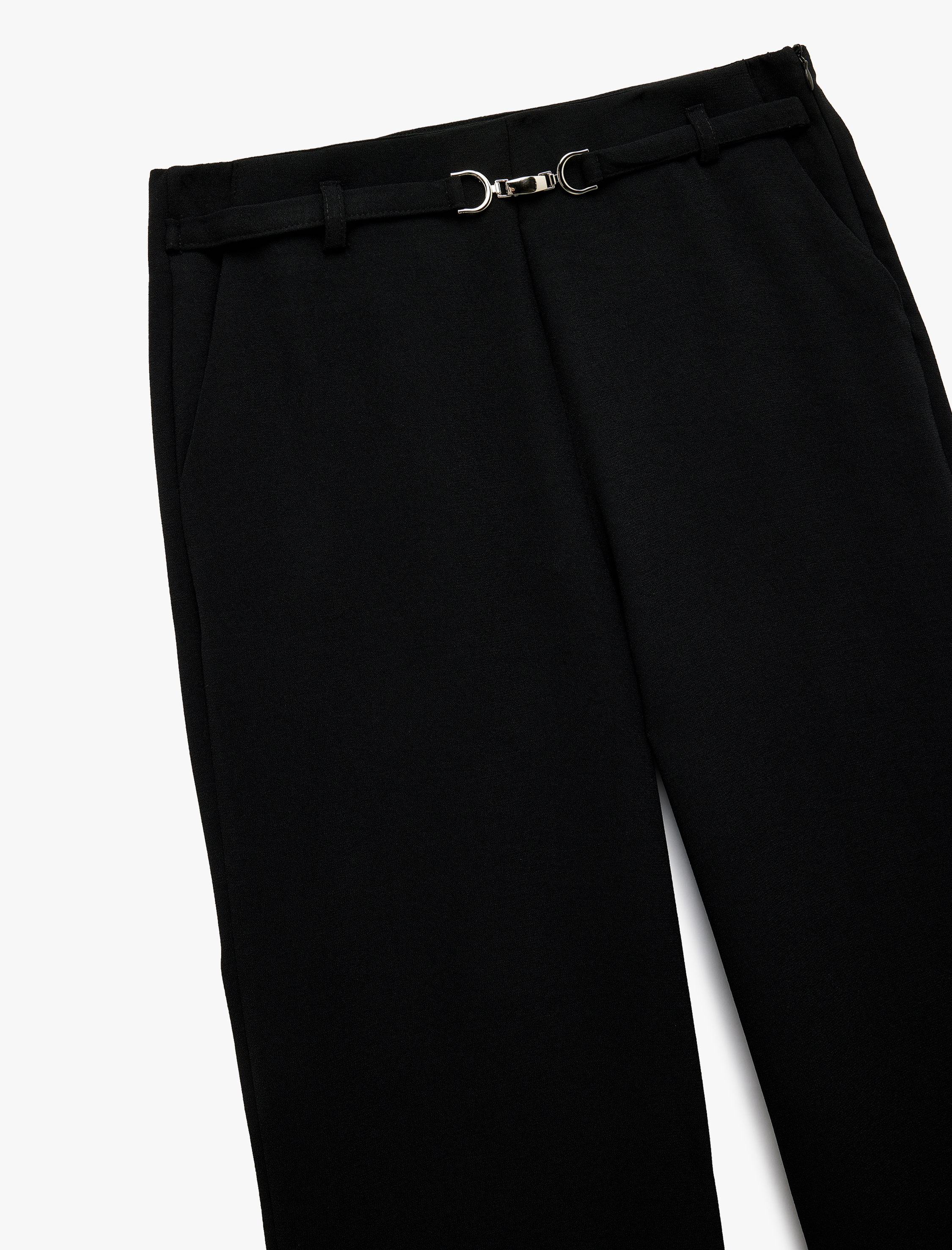 Krep Kumaş Aksesuar Detaylı Cepli Düz Bol Paça Pantolon