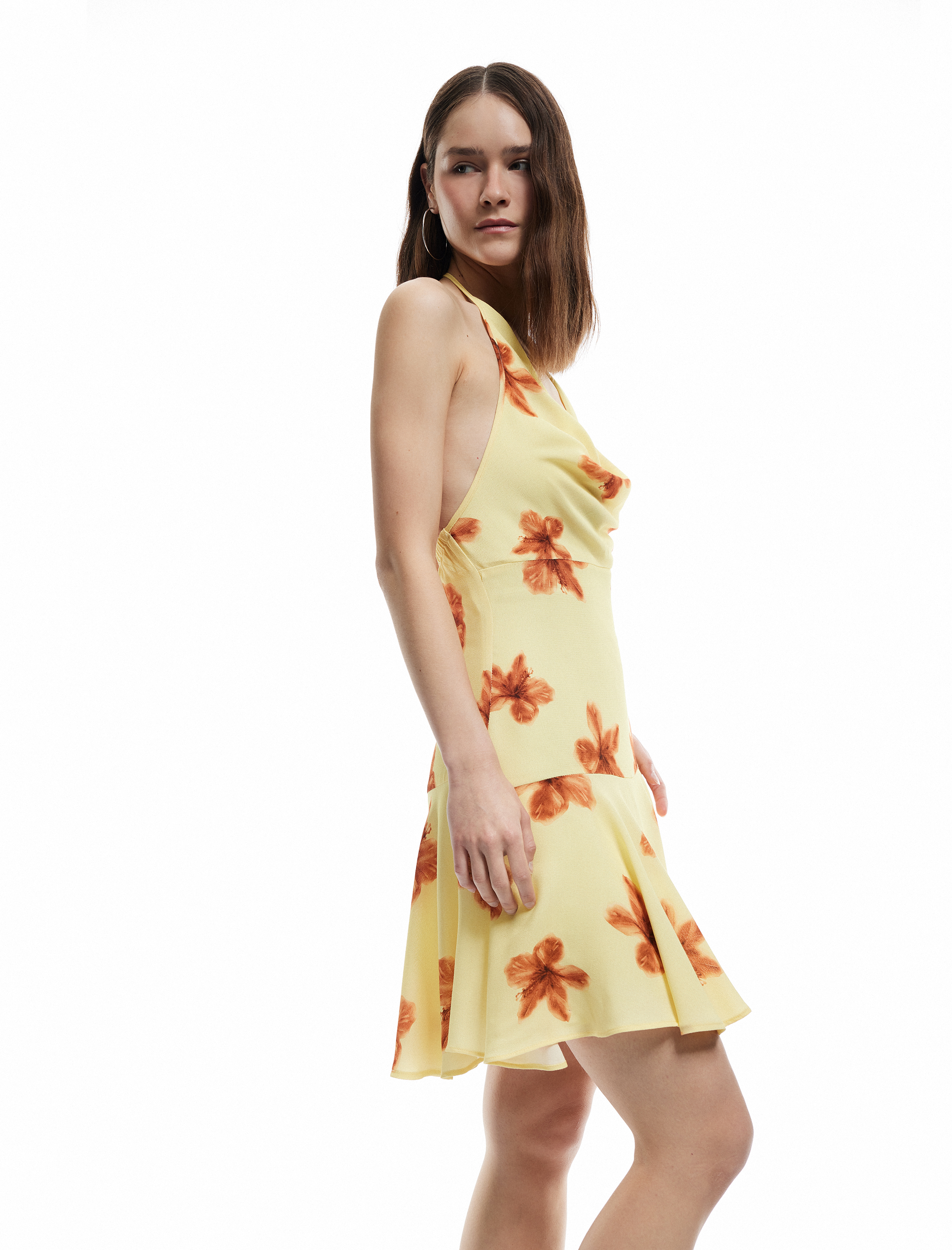   Viskon Degaje Yaka Çiçekli Boyundan Bağlamalı Volanlı Kloş Mini Elbise