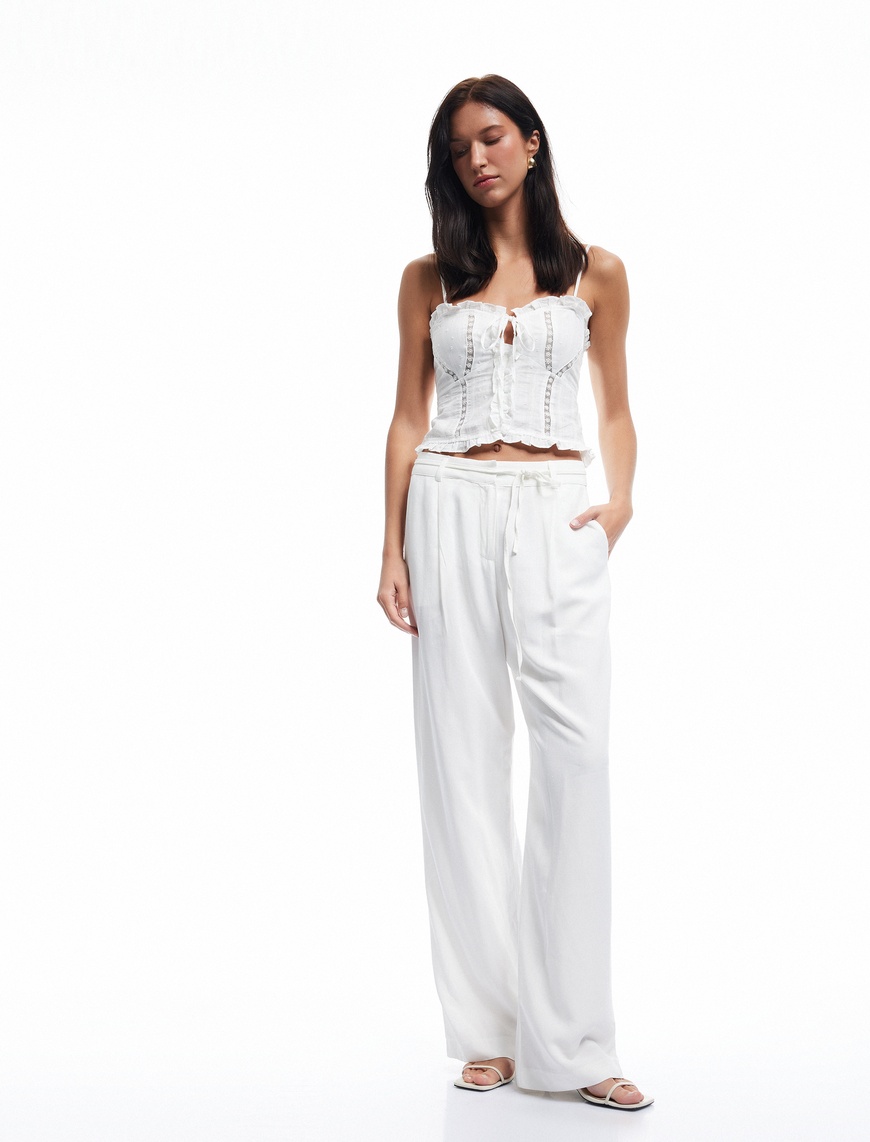   Koton X Sibil Çetinkaya - Pamuklu Dantel Detaylı Fırfırlı İnce Askılı Crop Bluz