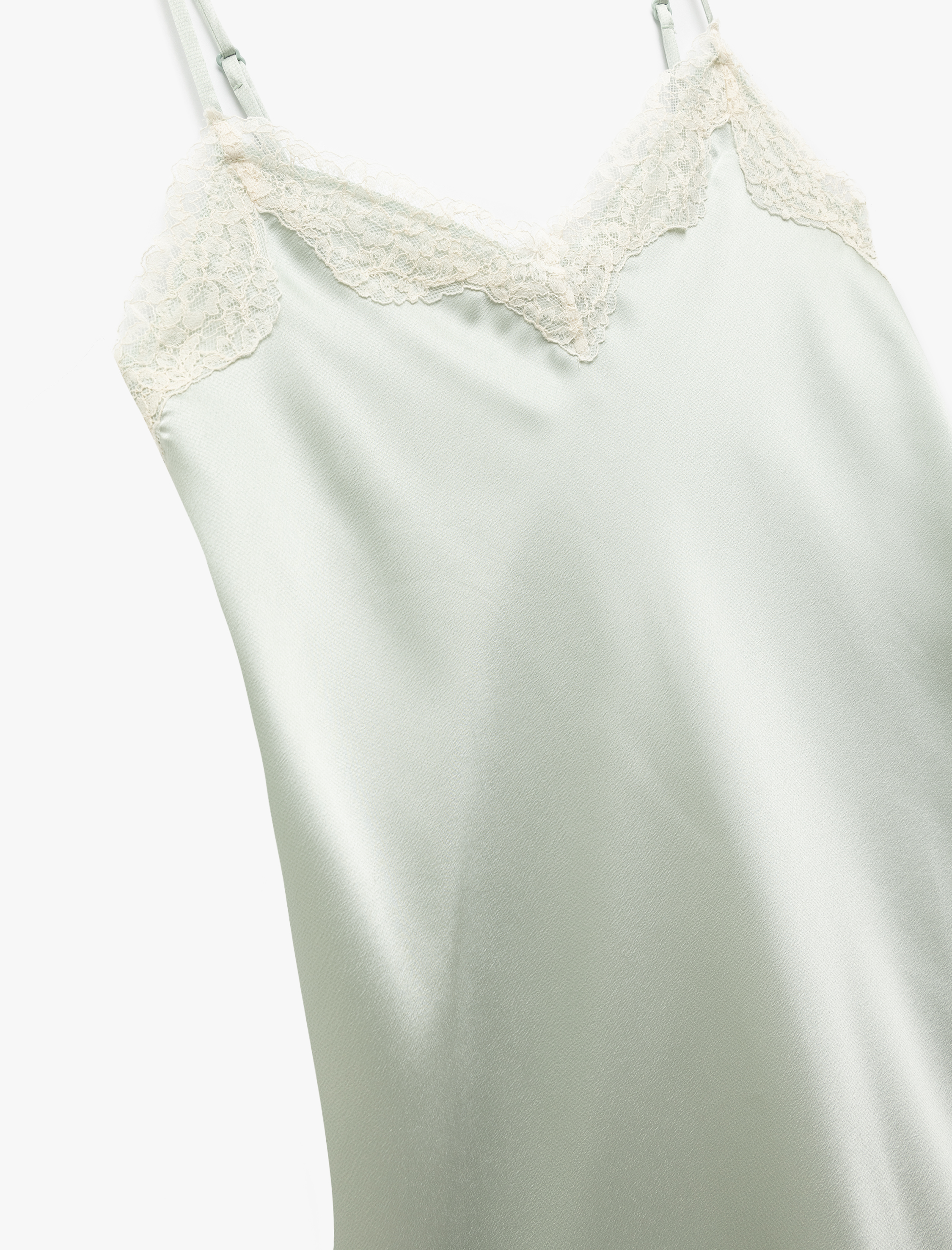   Dantel Detaylı V Yaka Slim Fit İnce Askılı Saten Gecelik