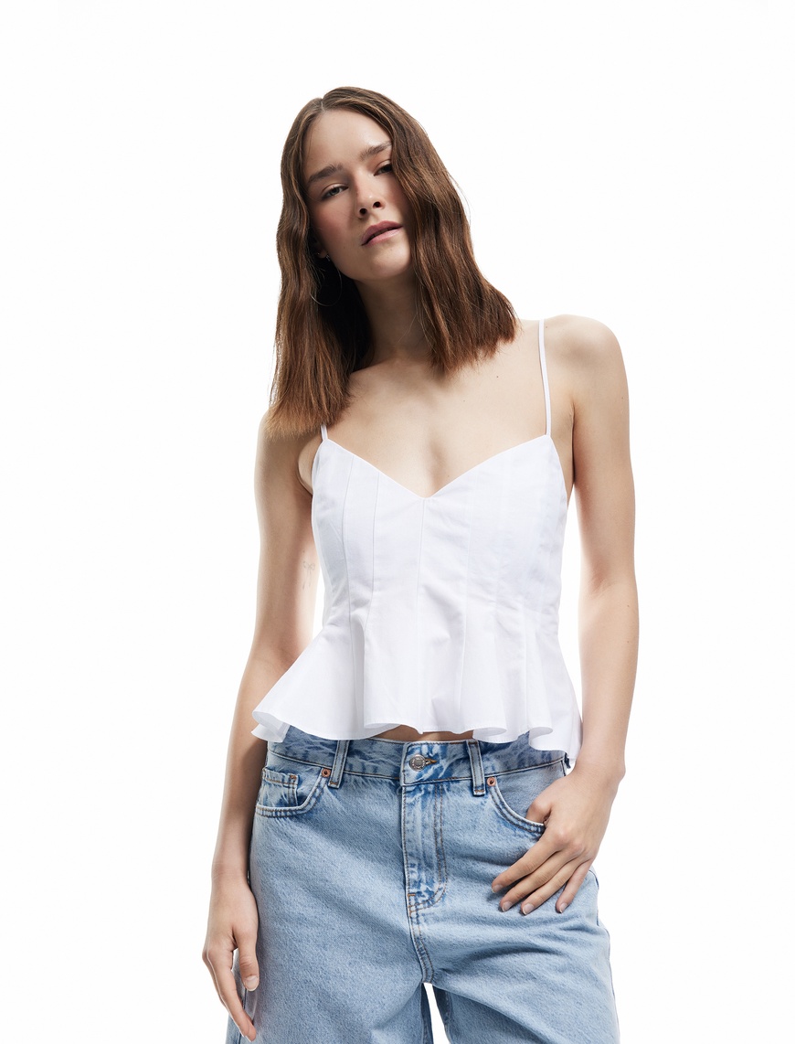   Koton X İnji - Volanlı V Yaka Pamuklu Askılı Slim Fit Dikiş Detaylı Crop Bluz