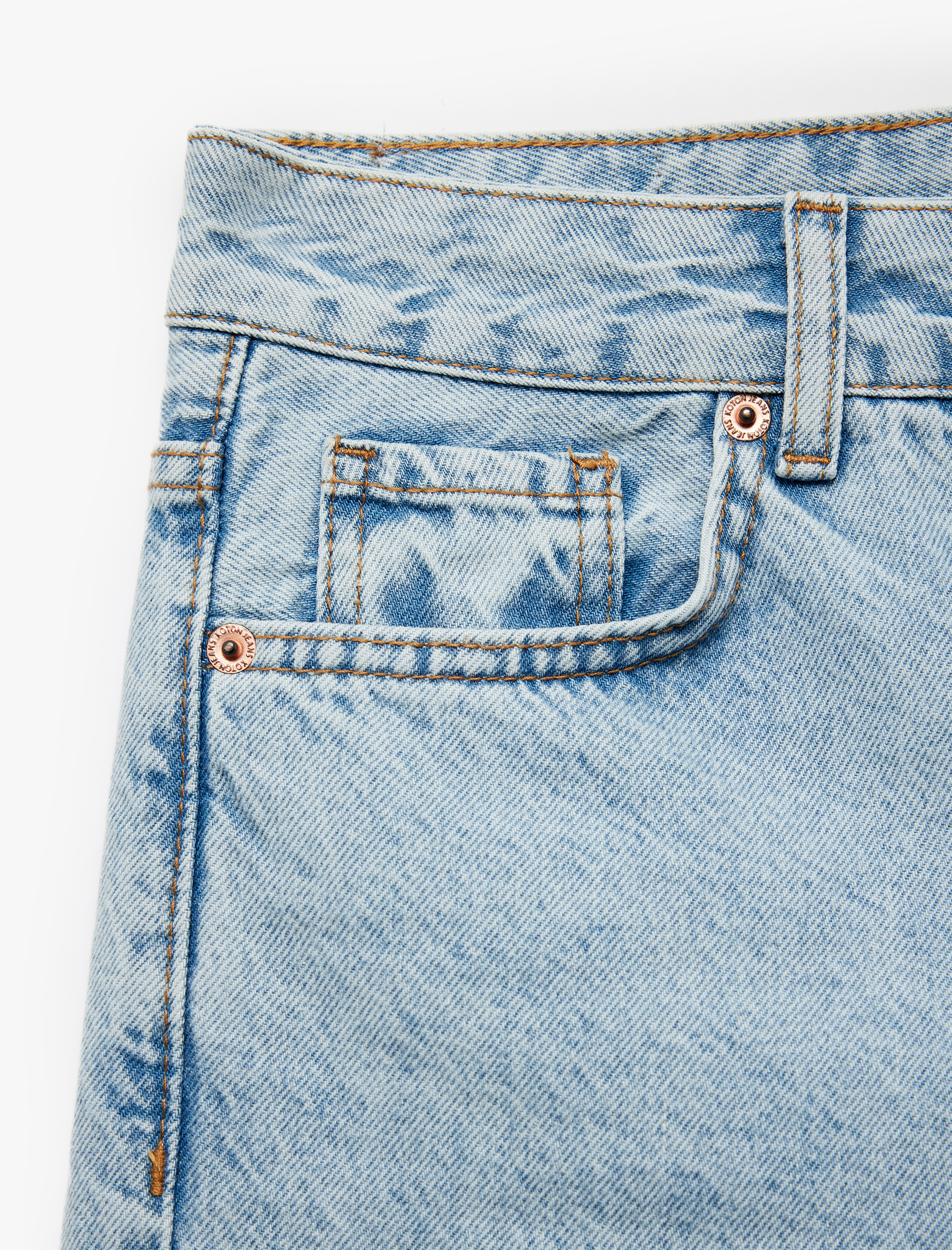   Koton X İnji - Pamuklu Pis Paça Düğmeli Cepli Denim Bermuda Şort