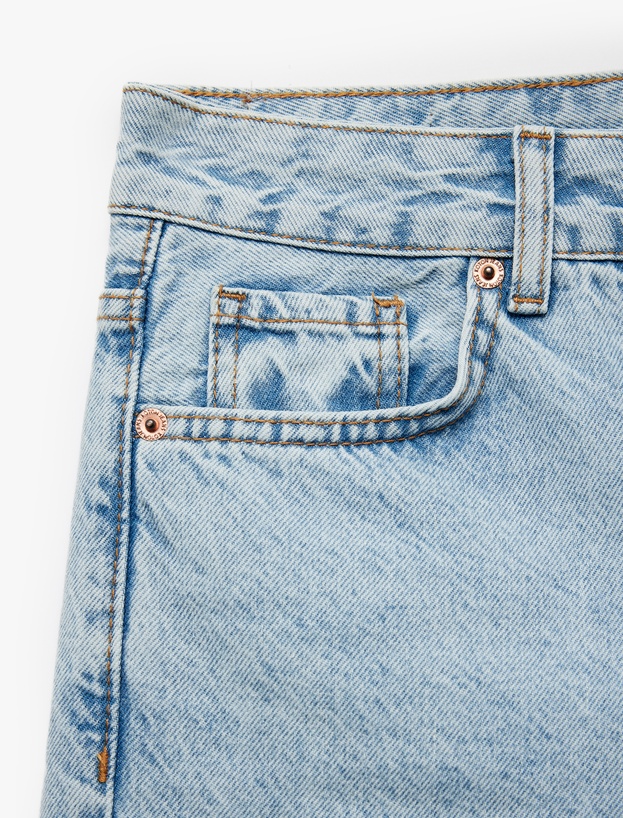 Koton X İnji - Pamuklu Pis Paça Düğmeli Cepli Denim Bermuda Şort_4