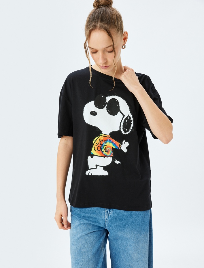  Snoopy Baskılı Kısa Kollu Bisiklet Yaka Lisanslı Tişört