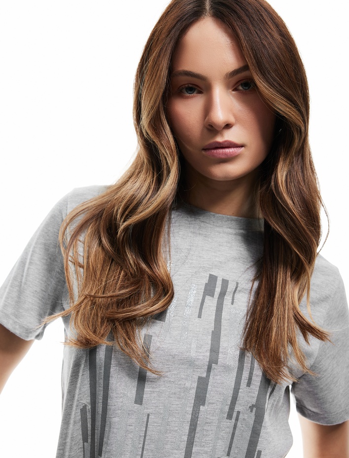  Bisiklet Yaka Kısa Kollu Grafik Baskılı Tişört