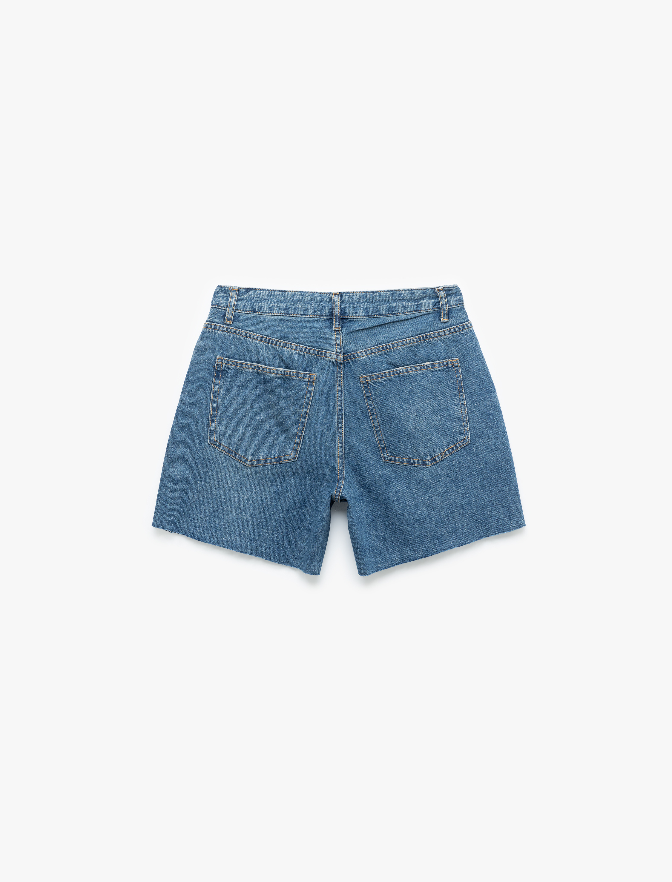   Asimetrik Düğme Detaylı Cepli Mini Denim Şort