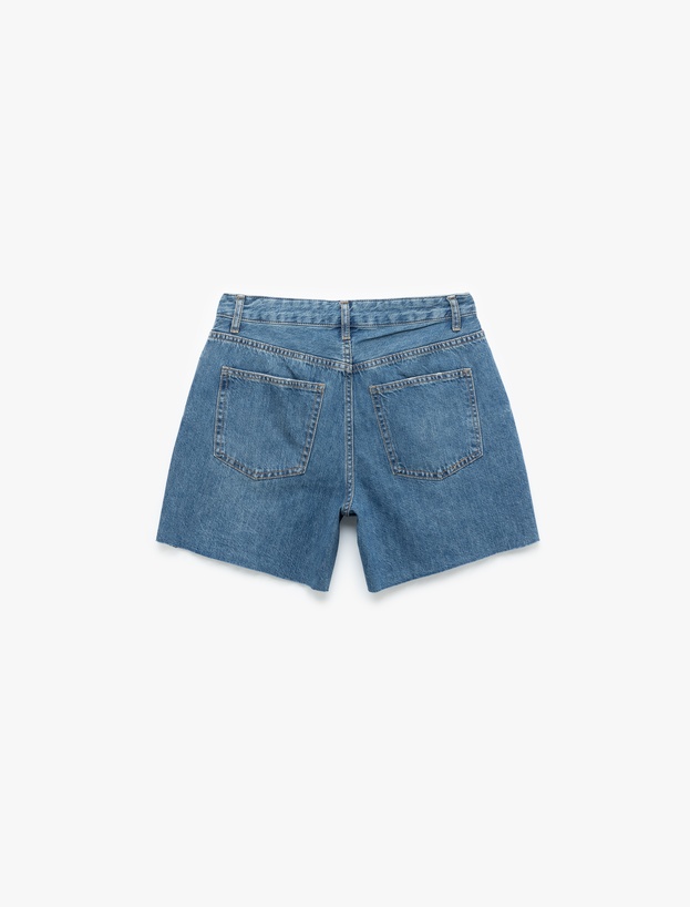 Asimetrik Düğme Detaylı Cepli Mini Denim Şort_4