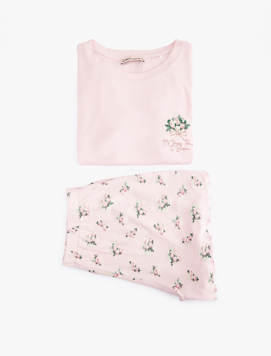   Viskon Kumaş Bisiklet Yaka Kısa Kollu Çiçekli Şortlu Pijama Takımı