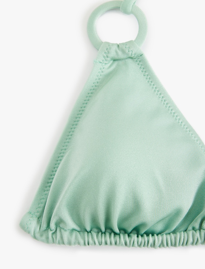  Aksesuar Detaylı Boyundan Bağlamalı Üçgen Bikini Üstü