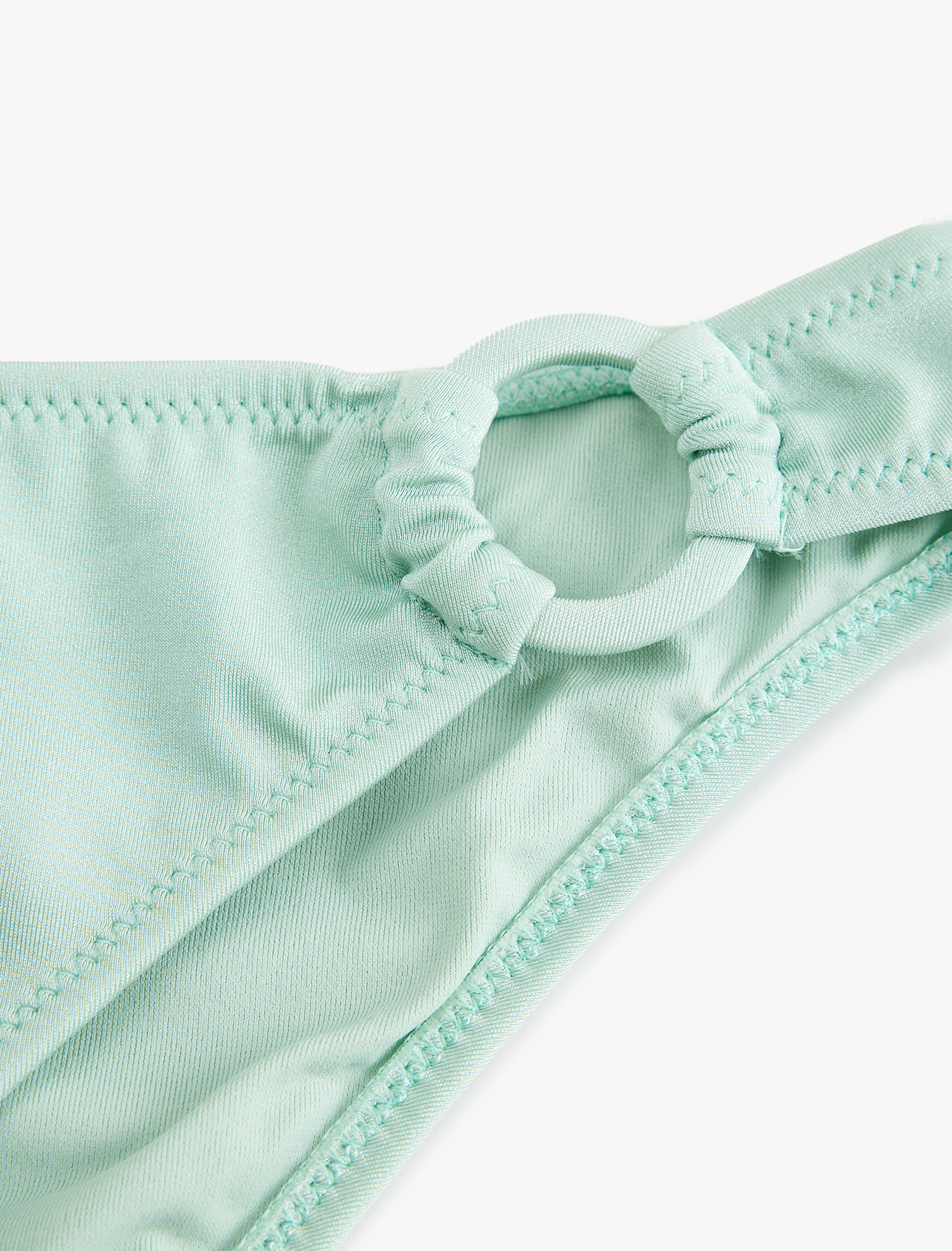   Aksesuar Detaylı Parlak Bikini Altı