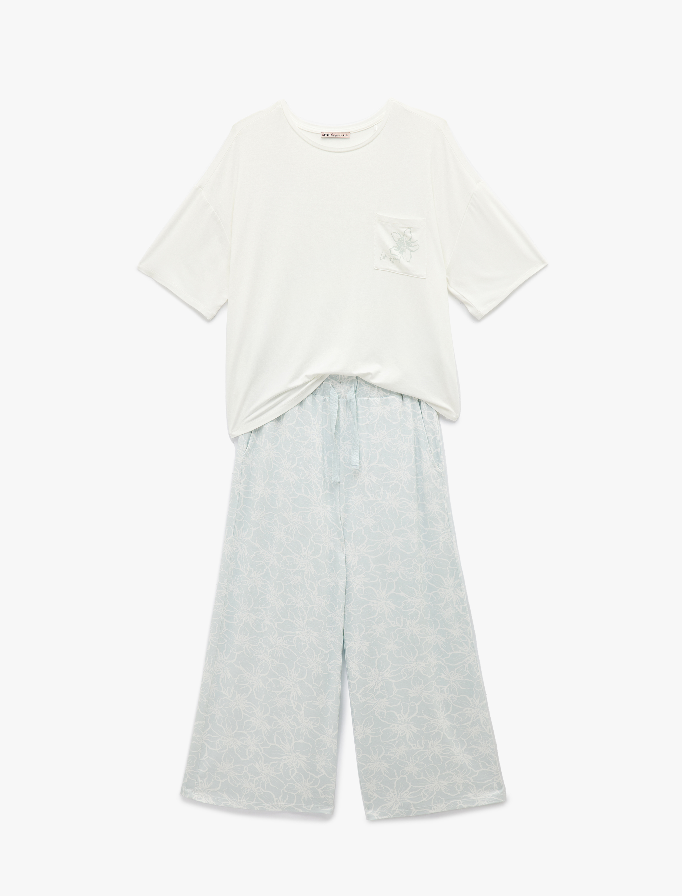   Kısa Kollu Bisiklet Yaka Viskon Çiçekli Kapri Boy Pijama Takımı