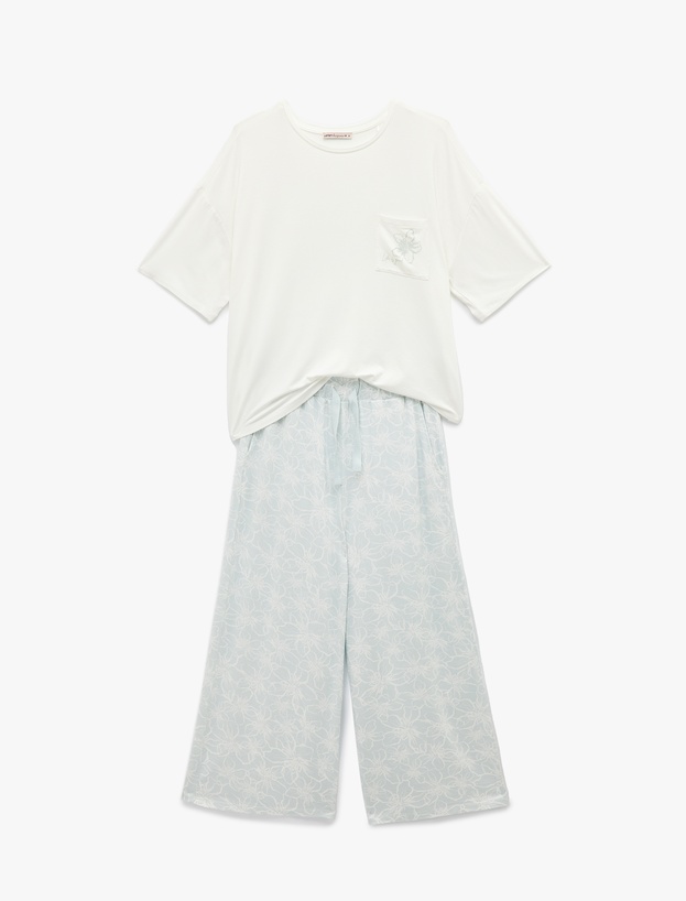 Kısa Kollu Bisiklet Yaka Viskon Çiçekli Kapri Boy Pijama Takımı_3
