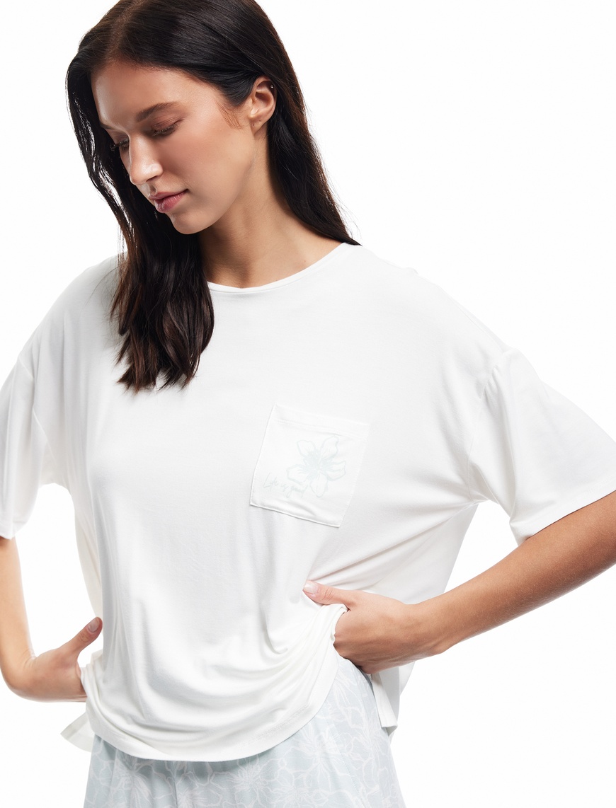   Kısa Kollu Bisiklet Yaka Viskon Çiçekli Kapri Boy Pijama Takımı