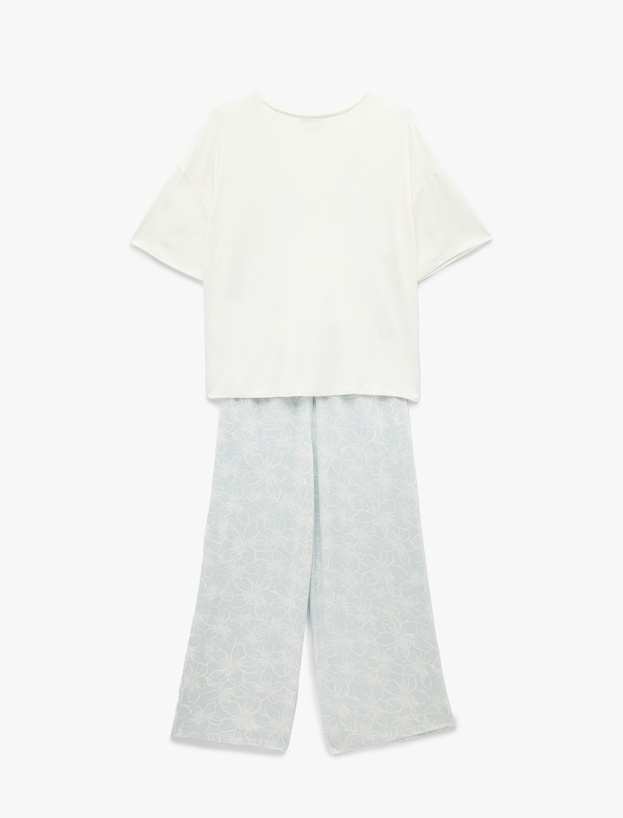Kısa Kollu Bisiklet Yaka Viskon Çiçekli Kapri Boy Pijama Takımı_4