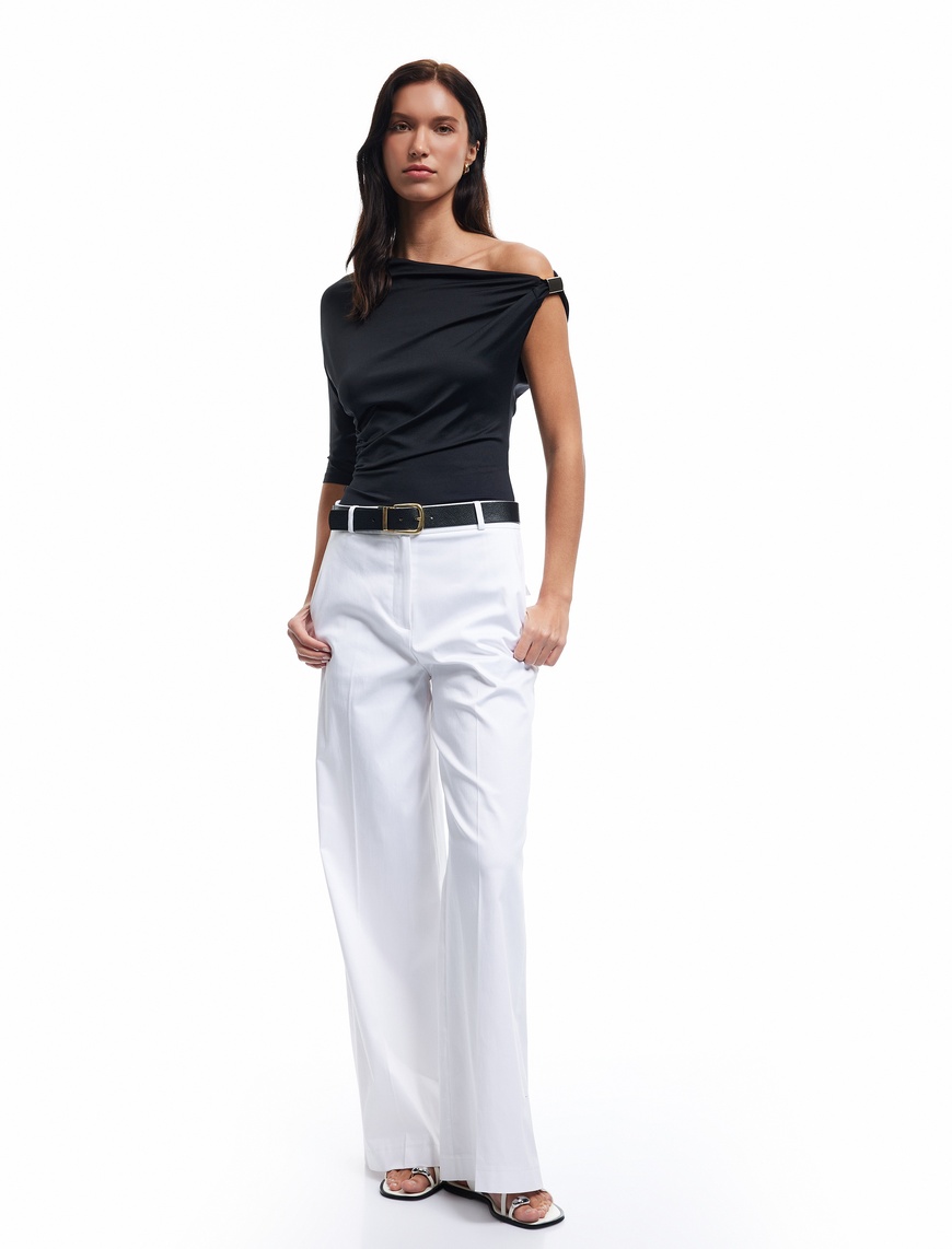   U Yaka Toka Detaylı Slim Fit Kısa Kollu Asimetrik Tişört