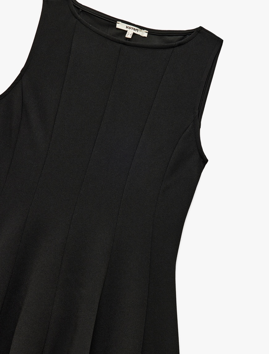   Geniş Yuvarlak Yaka Slim Fit Kolsuz Mini Elbise