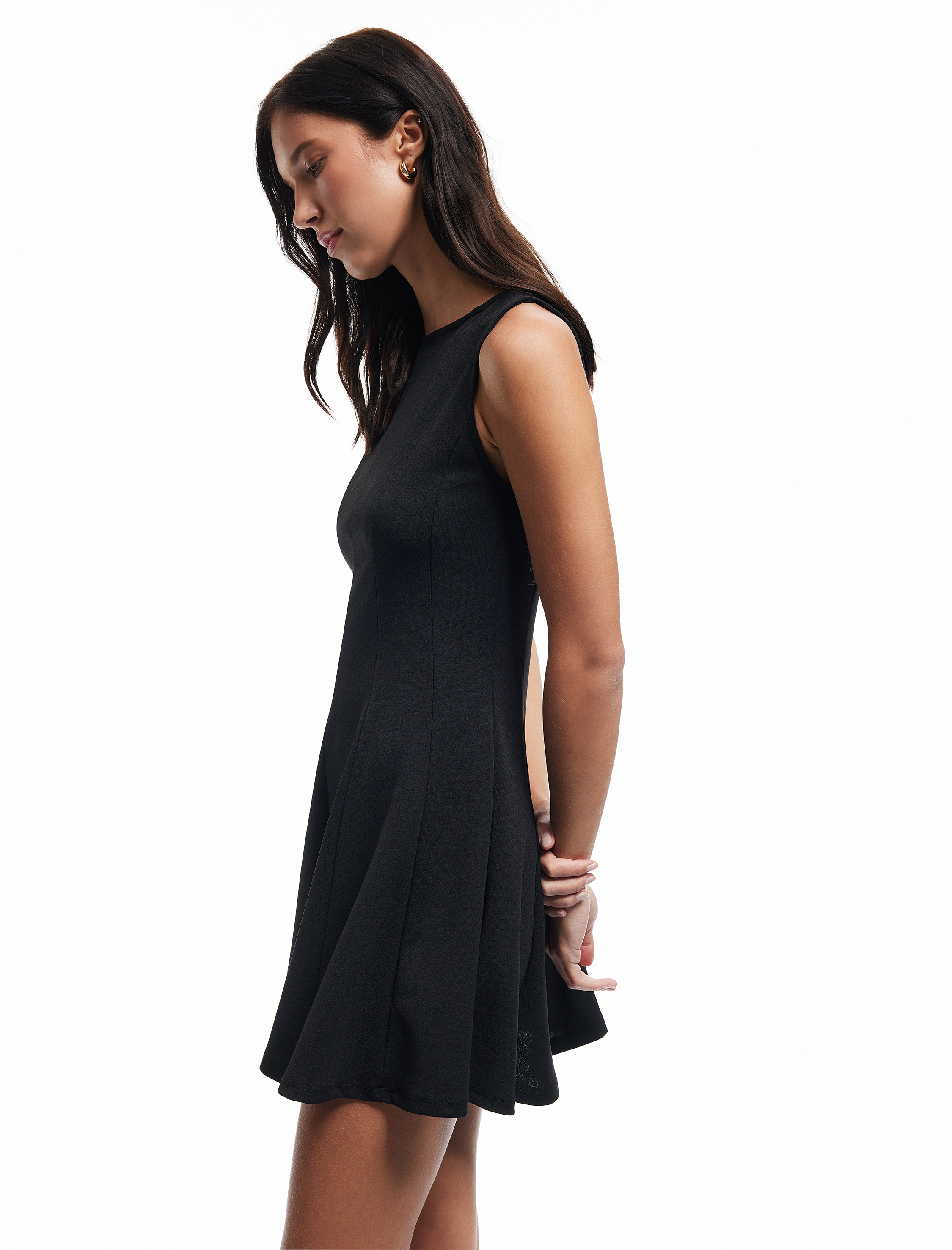   Geniş Yuvarlak Yaka Slim Fit Kolsuz Mini Elbise