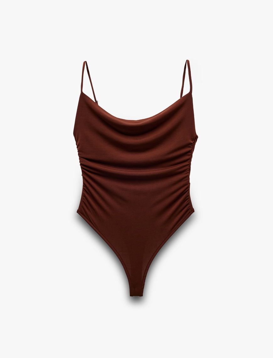   Degaje Yaka Slim Fit Drapeli Askılı Çıtçıtlı Body