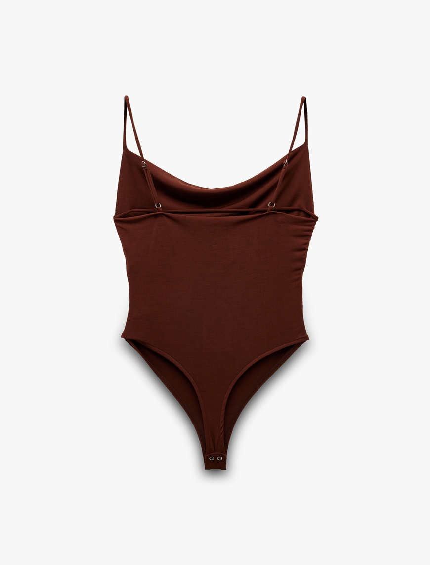   Degaje Yaka Slim Fit Drapeli Askılı Çıtçıtlı Body