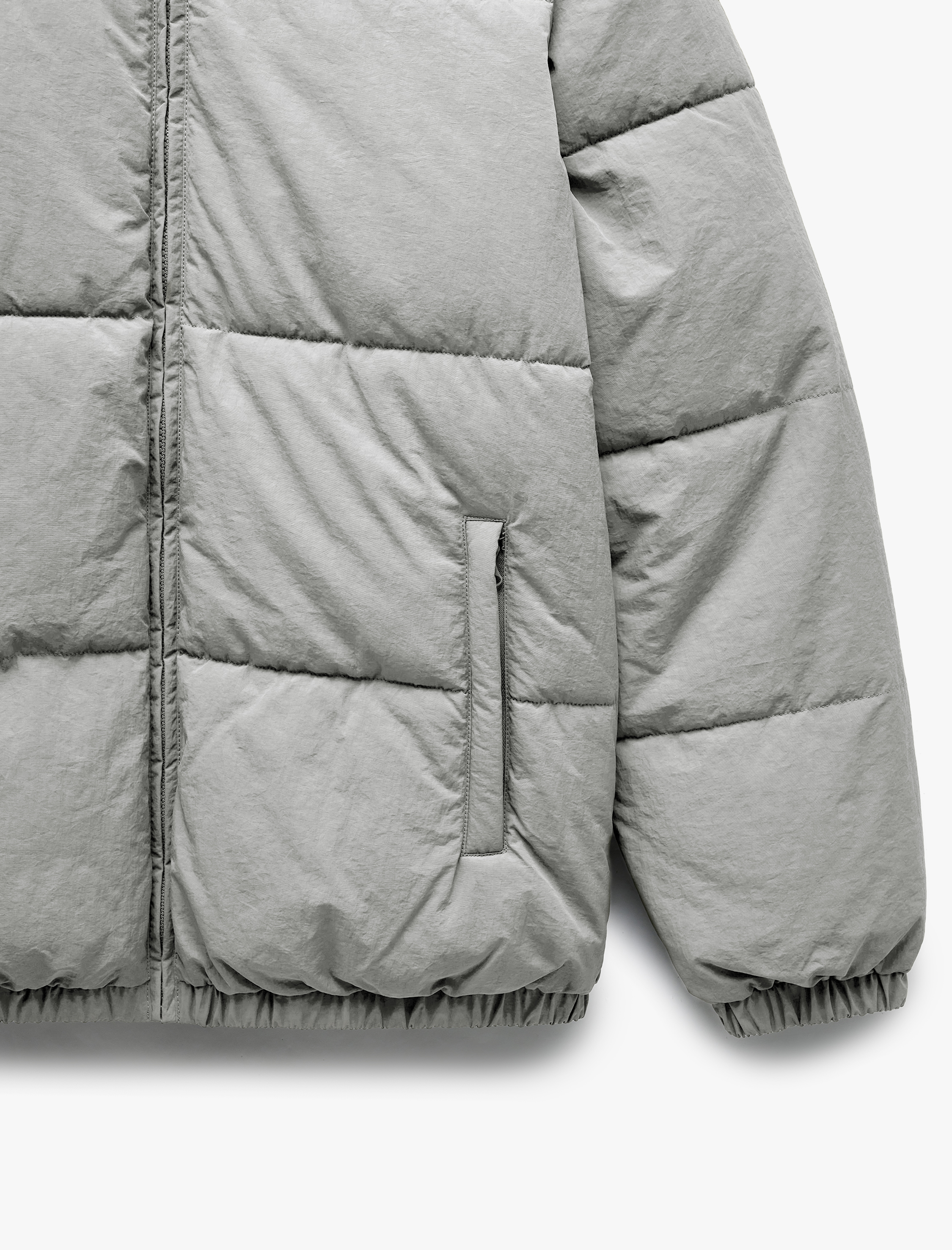 Uzun Kollu Cep Detaylı Fermuarlı Kapşonlu Kışlık Şişme Mont