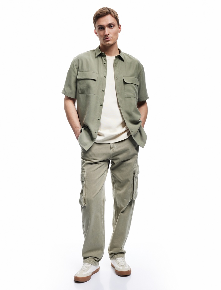  Düğmeli Klasik Yaka Kapaklı Cep Detaylı Rayon Regular Fit Viskon Kısa Kollu Gömlek