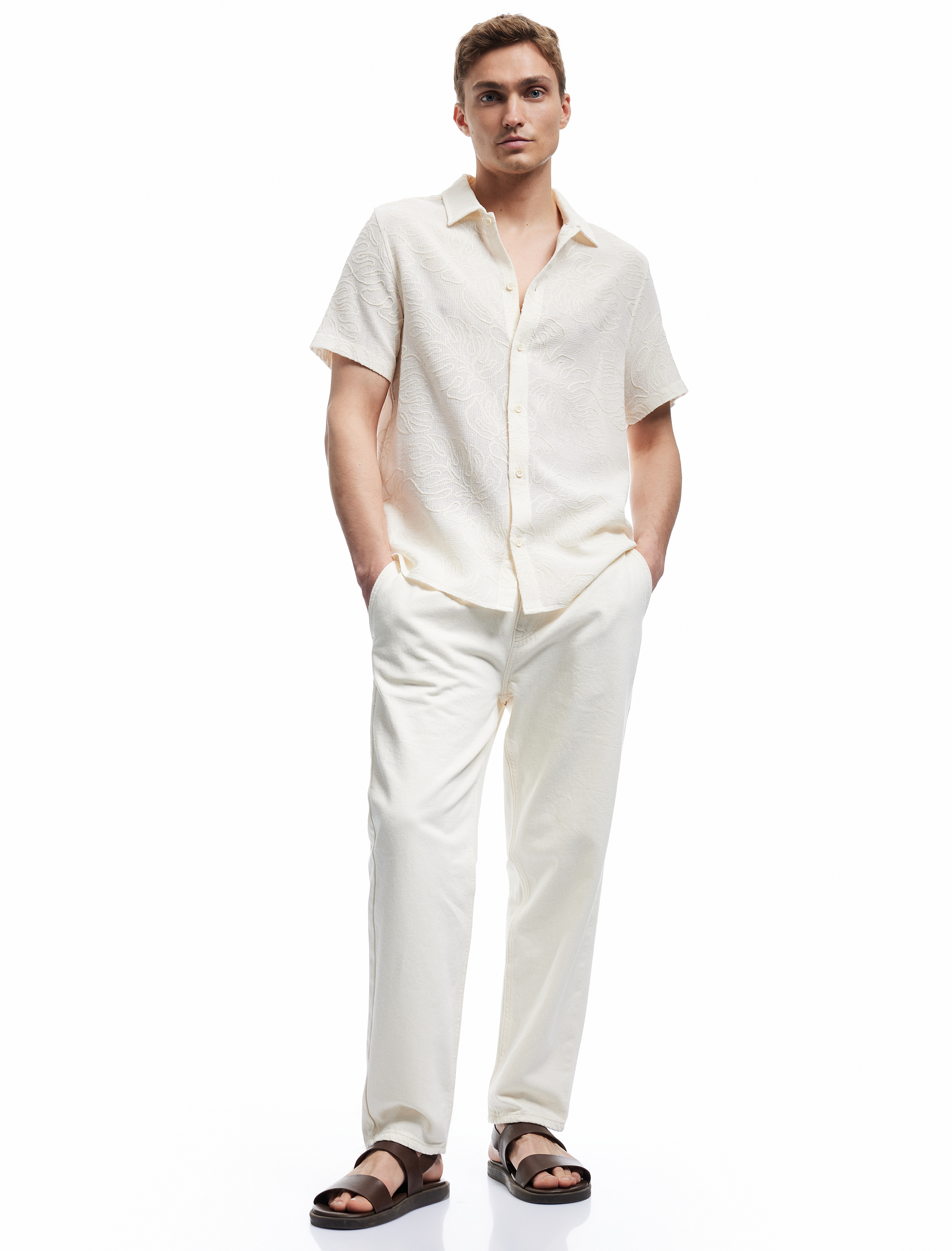   Klasik Yaka Pamuklu Regular Fit Palmiye İşlemeli Kısa Kollu Dokulu Gömlek