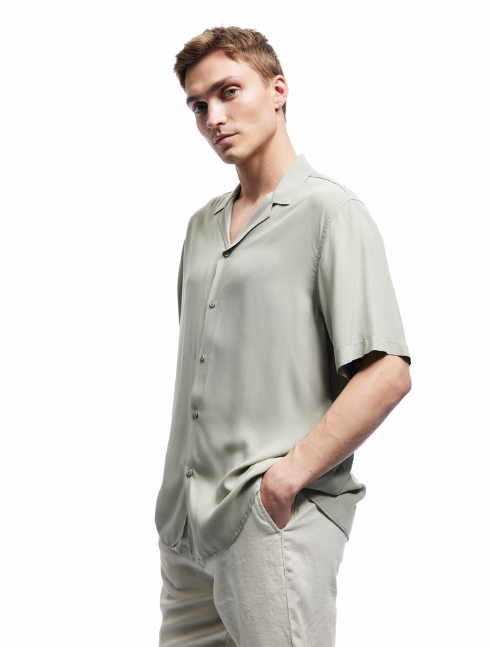  Kısa Kollu Apaş Yaka Düğmeli Viskon Gömlek