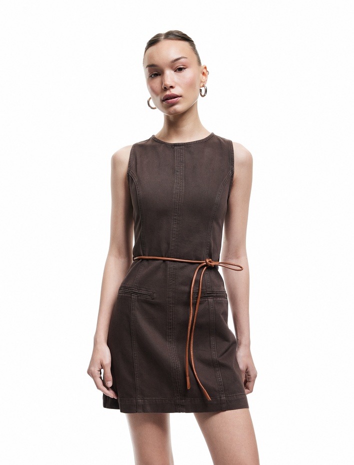  Kolsuz Bisiklet Yaka Kemer Detaylı Cepli Pamuklu Mini Denim Elbise