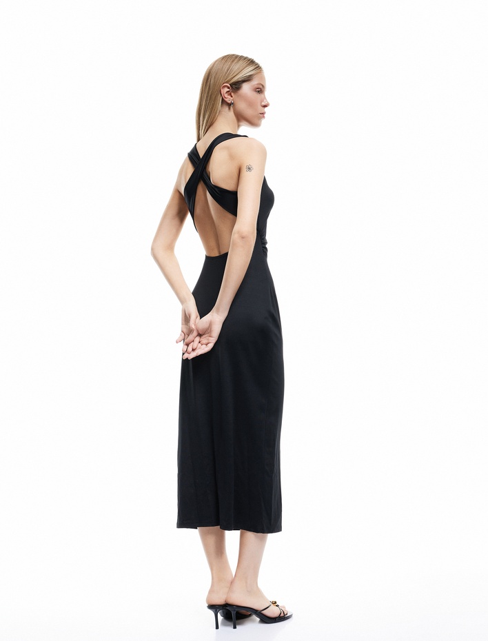  Slim Fit Kolsuz Bisiklet Yaka Drapeli Sırt Detaylı Midi Elbise