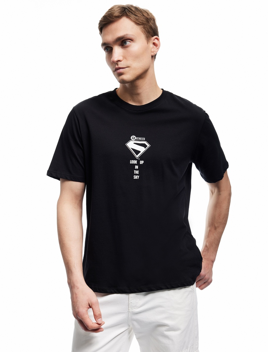   Kısa Kollu Pamuklu Regular Fit Bisiklet Yaka Arkası Baskılı Lisanslı Superman Tişört