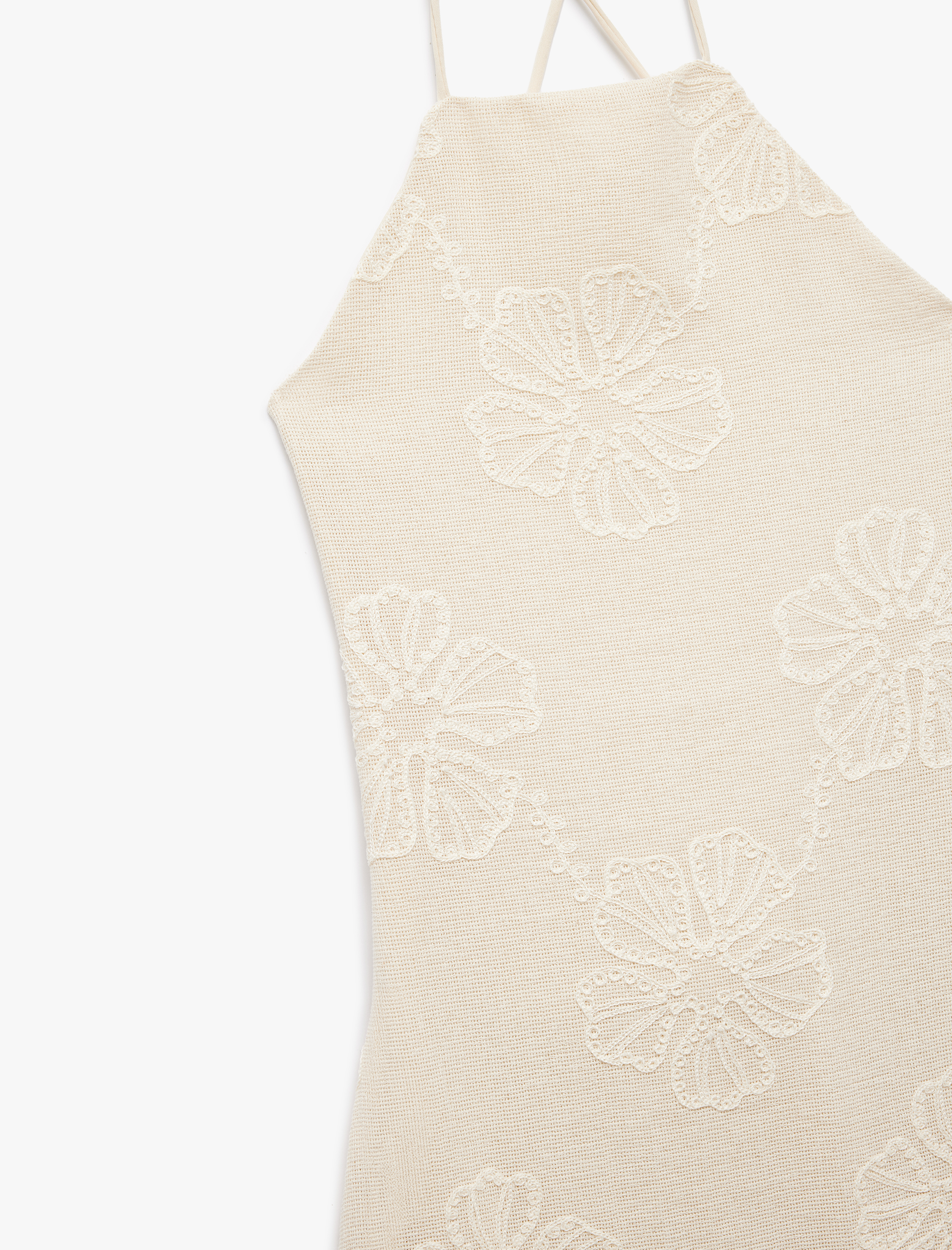 Çapraz İp Askılı Sırt Detaylı Çiçek İşlemeli Yırtmaçlı Uzun Elbise