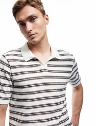 Çizgili Kısa Kollu Regular Fit V Yaka Polo Tişört