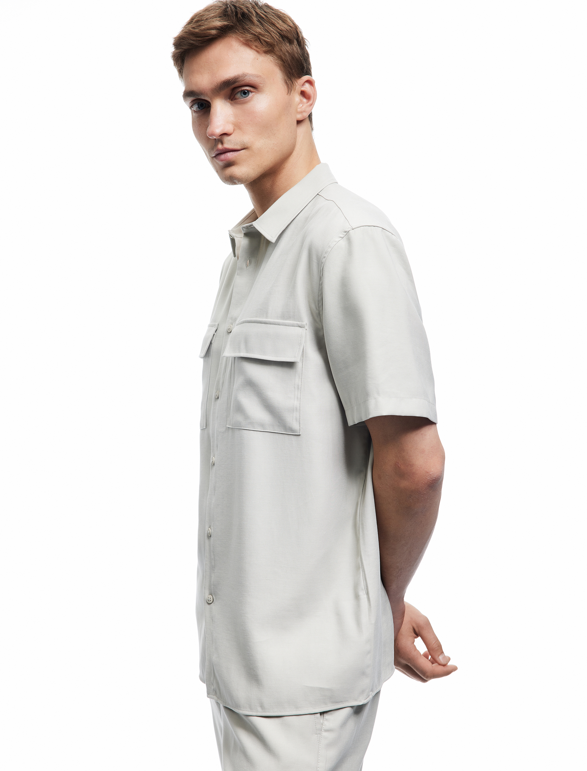   Düğmeli Klasik Yaka Kapaklı Cep Detaylı Rayon Regular Fit Viskon Kısa Kollu Gömlek