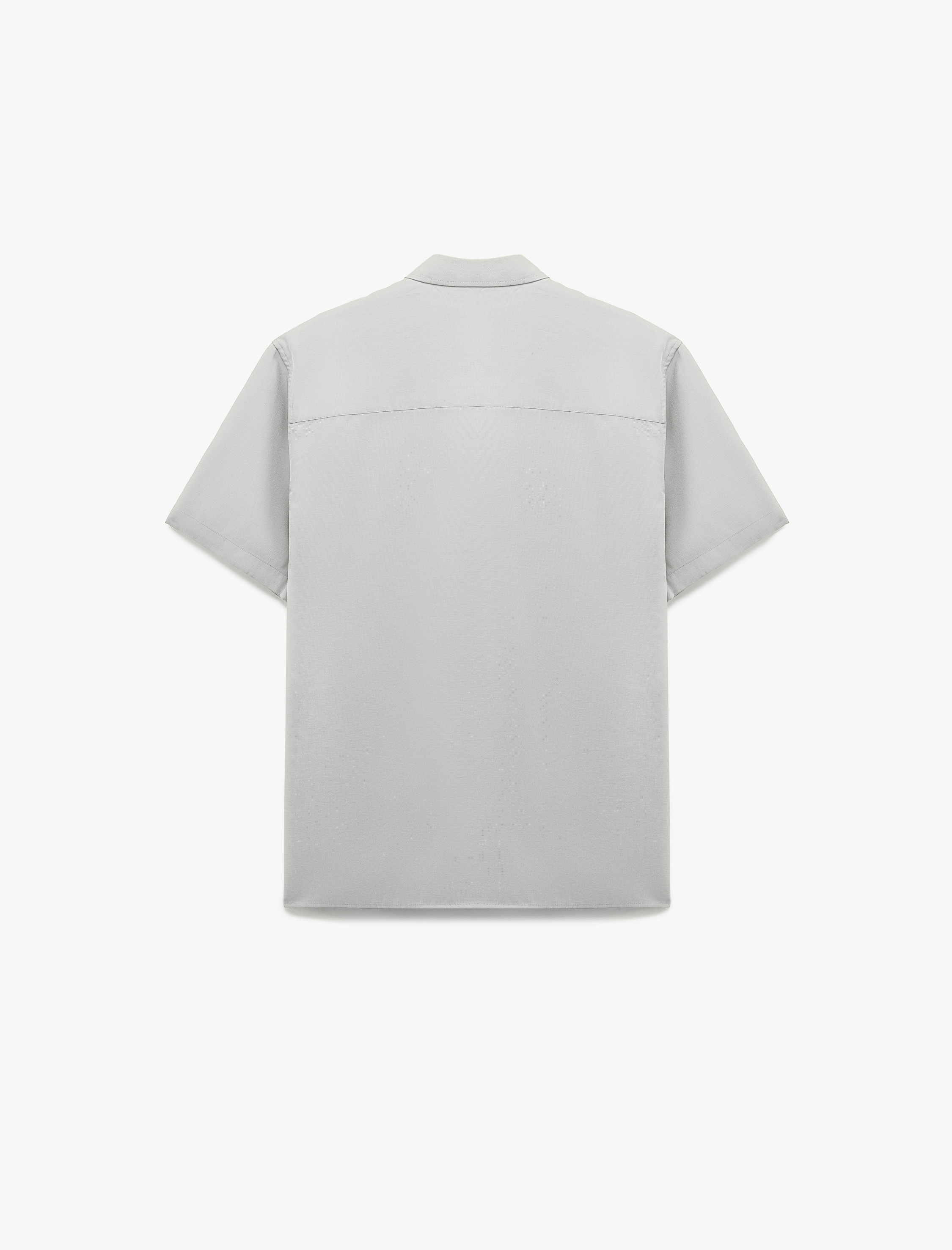   Düğmeli Klasik Yaka Kapaklı Cep Detaylı Rayon Regular Fit Viskon Kısa Kollu Gömlek