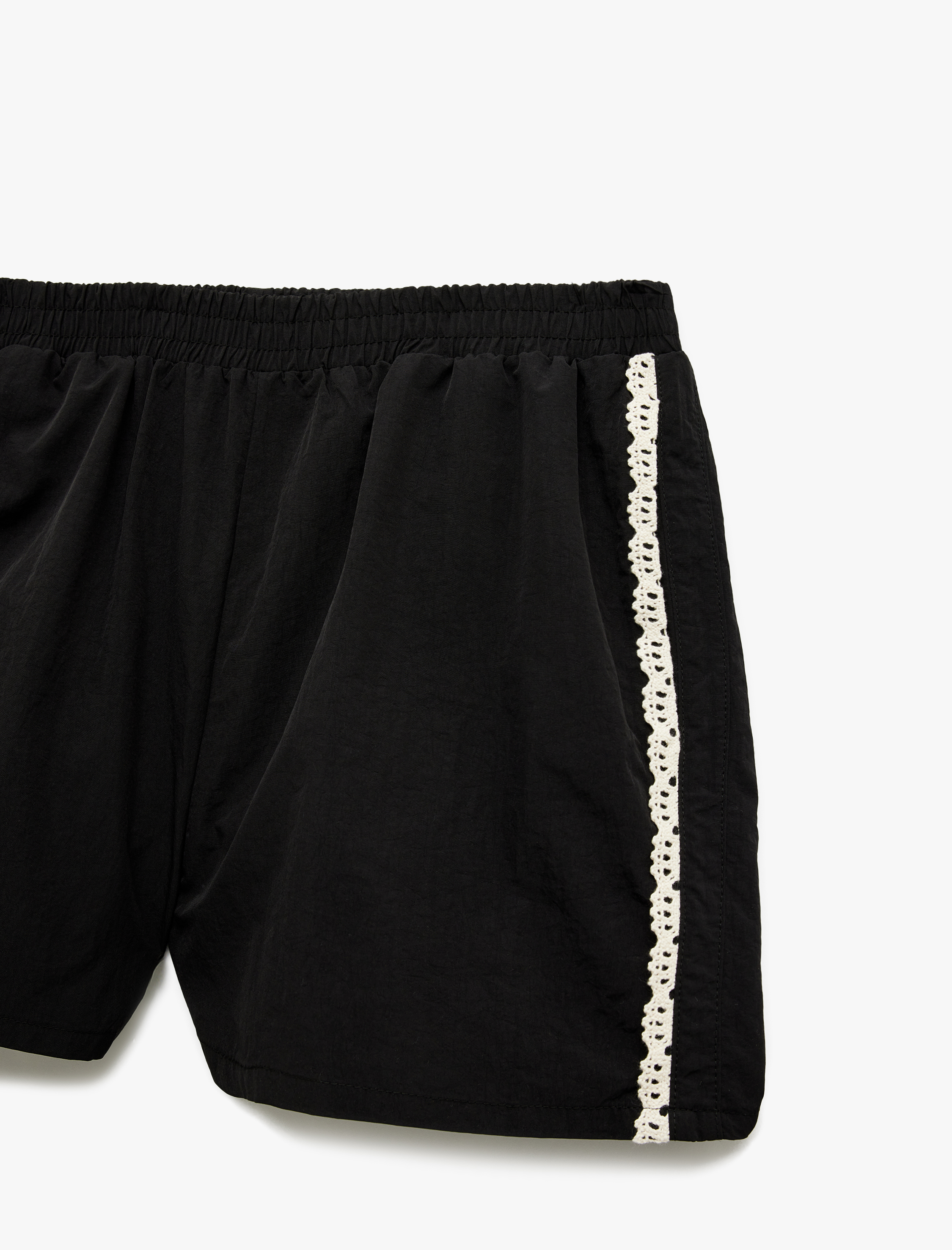   Normal Bel Dantel Detaylı Paraşüt Çizgili Mini Şort