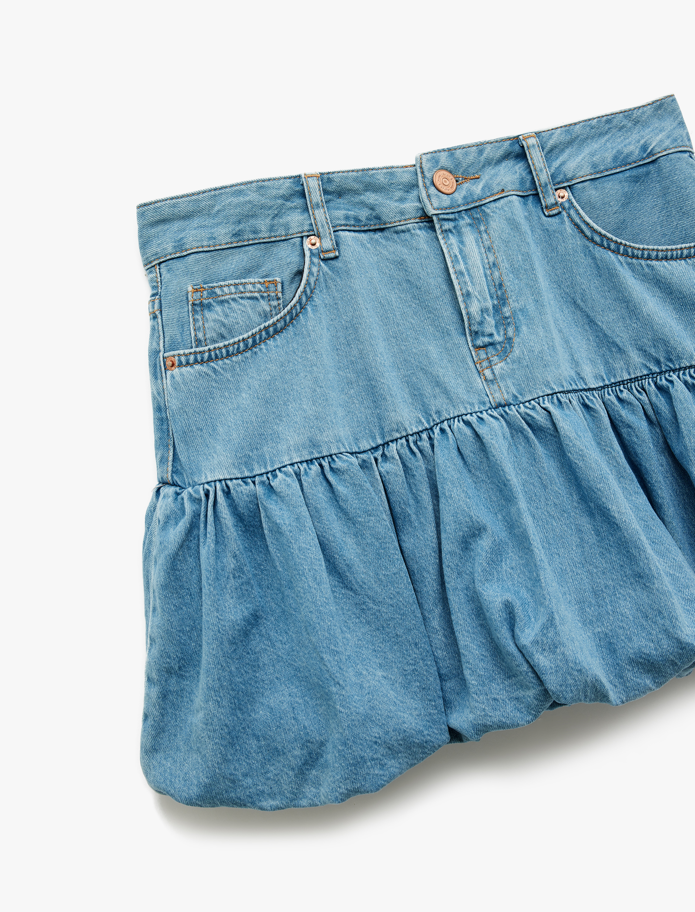   Koton X Sibil Çetinkaya -  Cep Detaylı Düğmeli Mini Denim Balon Etek