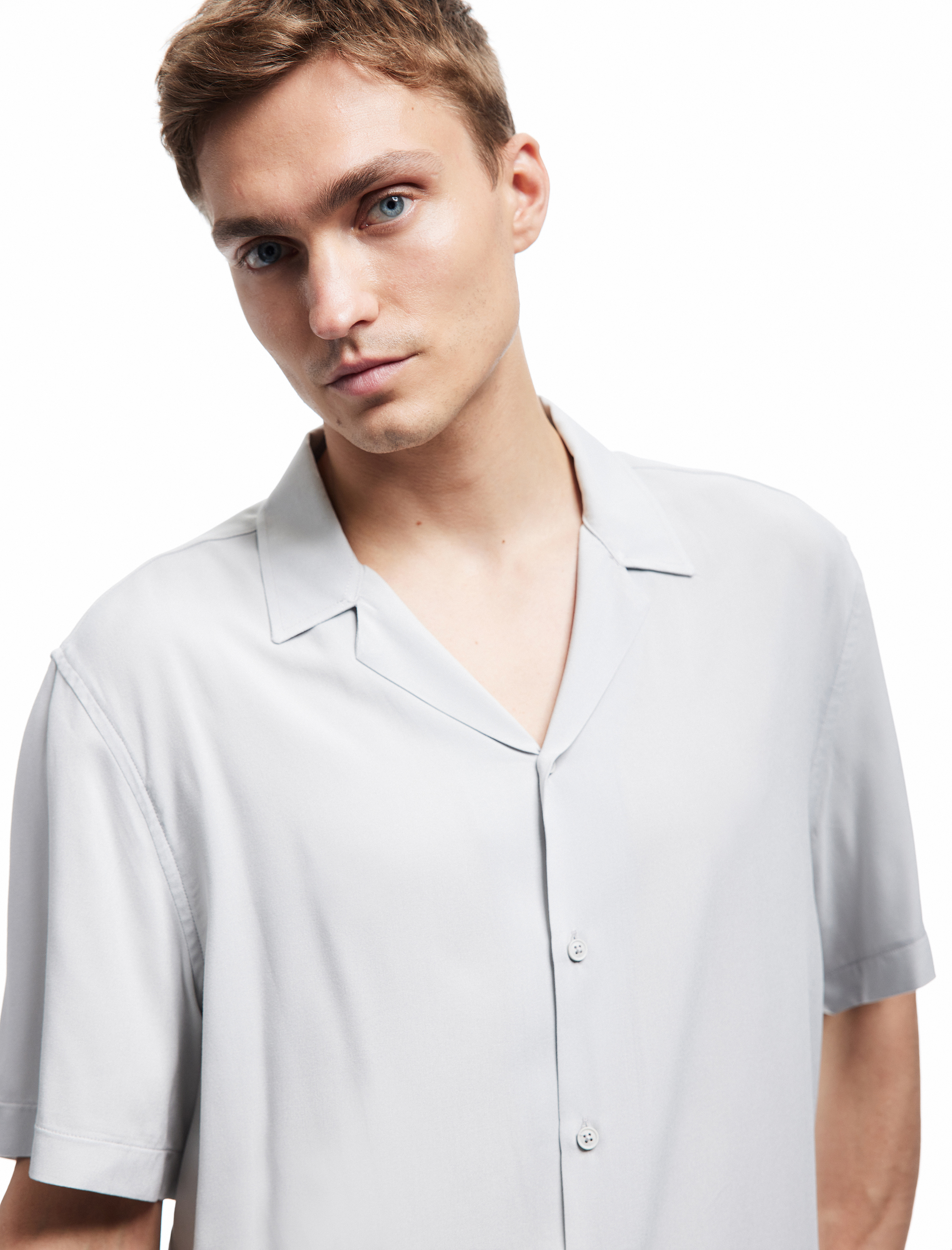   Kısa Kollu Apaş Yaka Düğmeli Viskon Gömlek