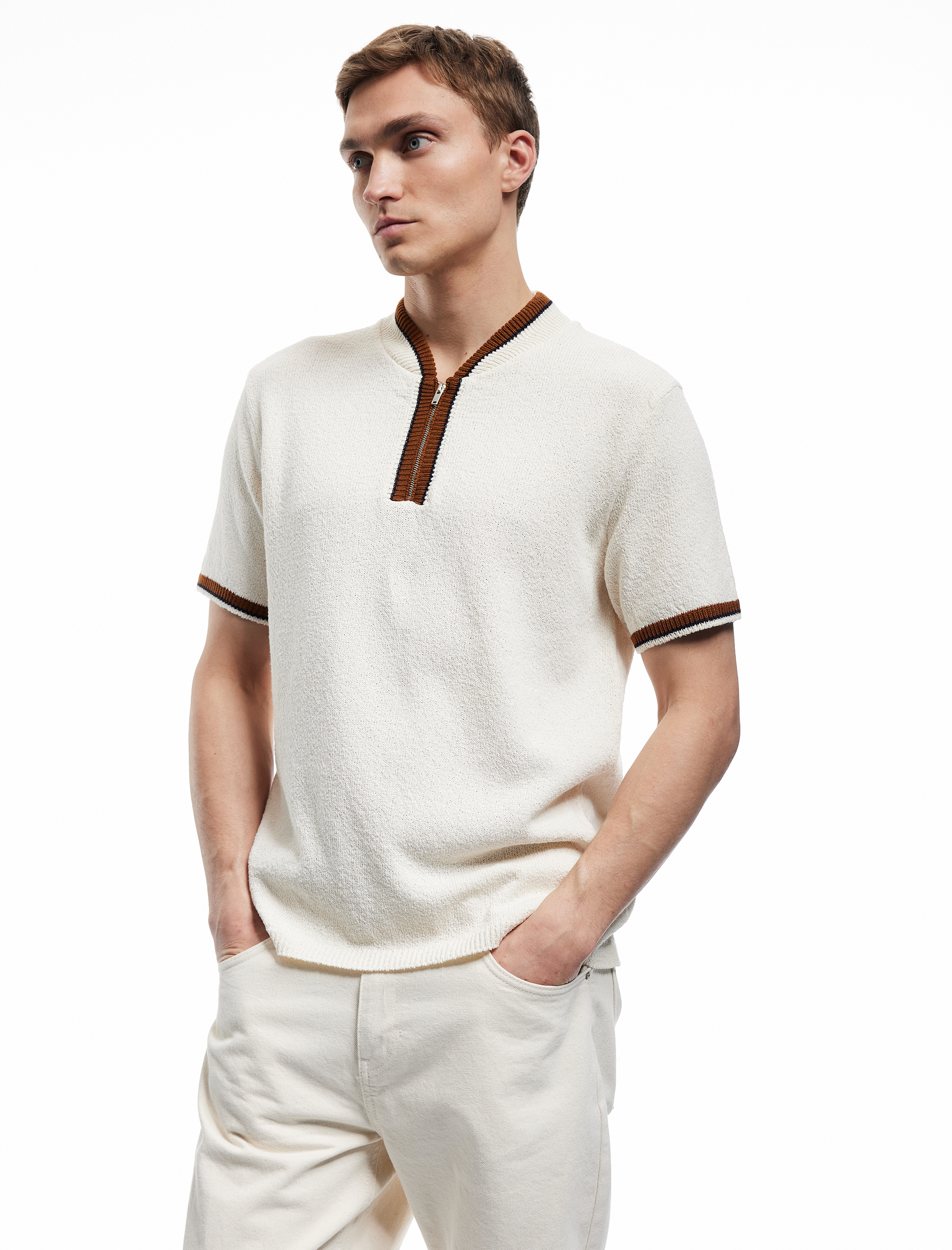   Fermuarlı V Yaka Regular Fit Kısa Kollu Triko Tişört