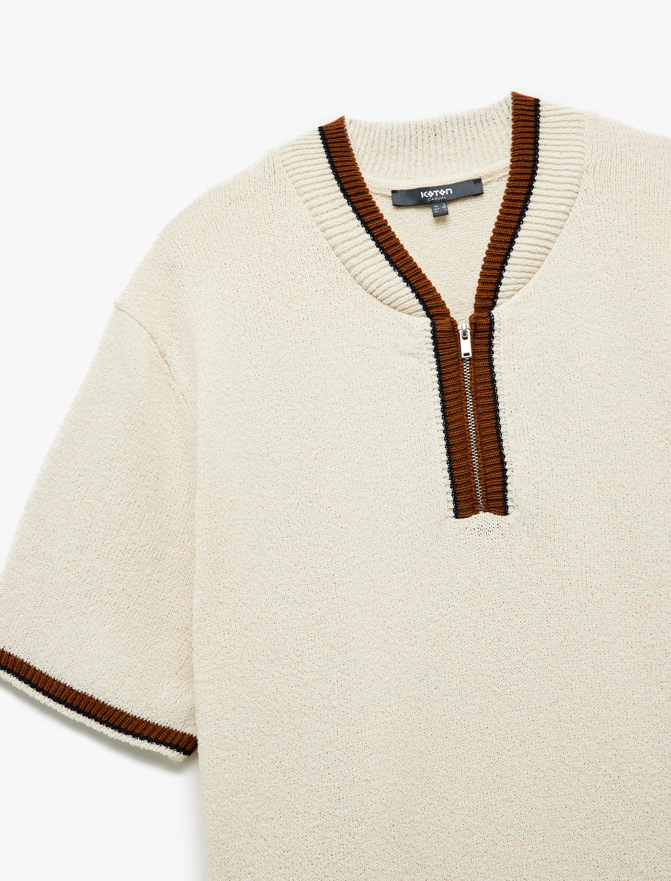   Fermuarlı V Yaka Regular Fit Kısa Kollu Triko Tişört