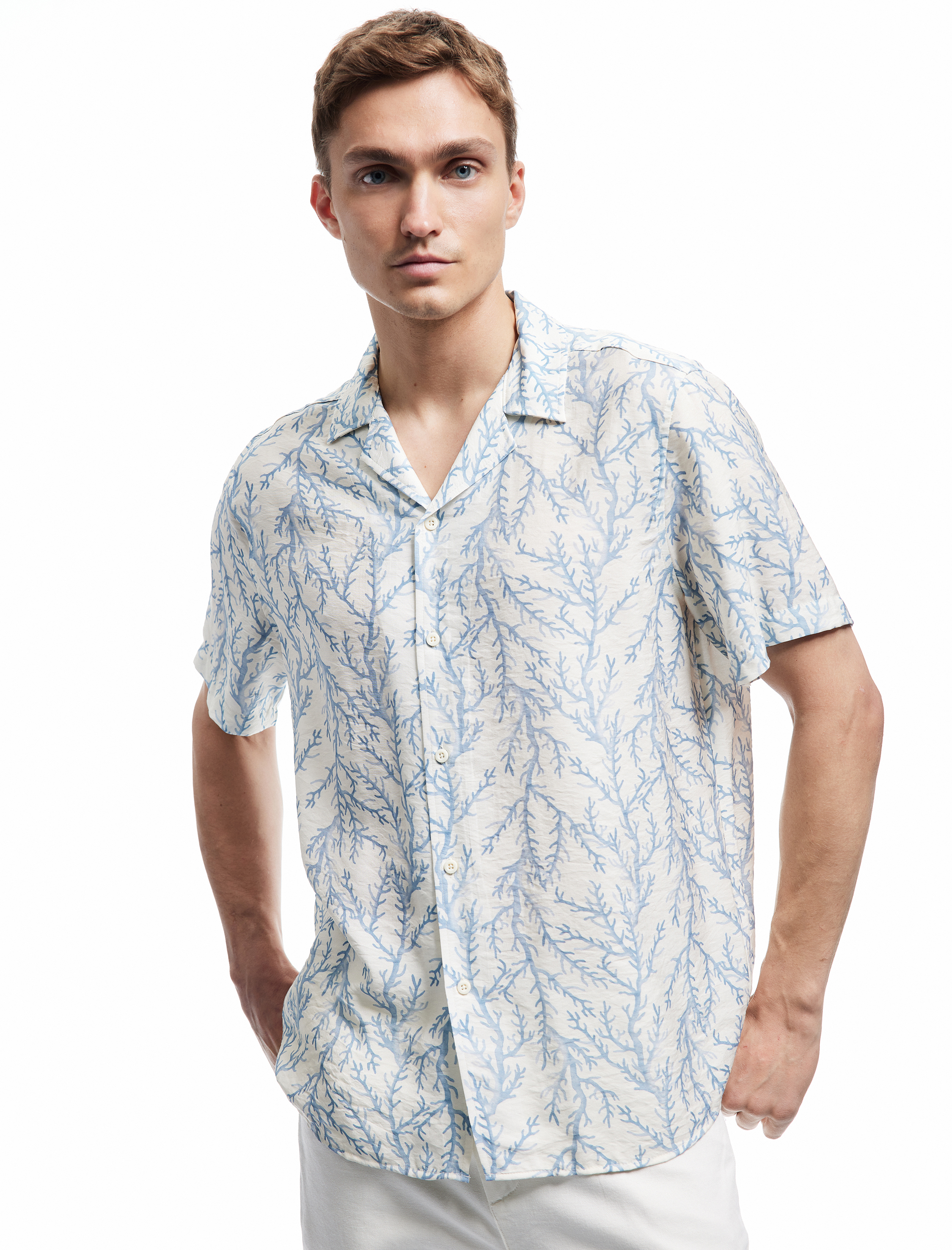   Kısa Kollu Regular Fit Devrik Yaka Viskon Düğmeli Desenli Gömlek