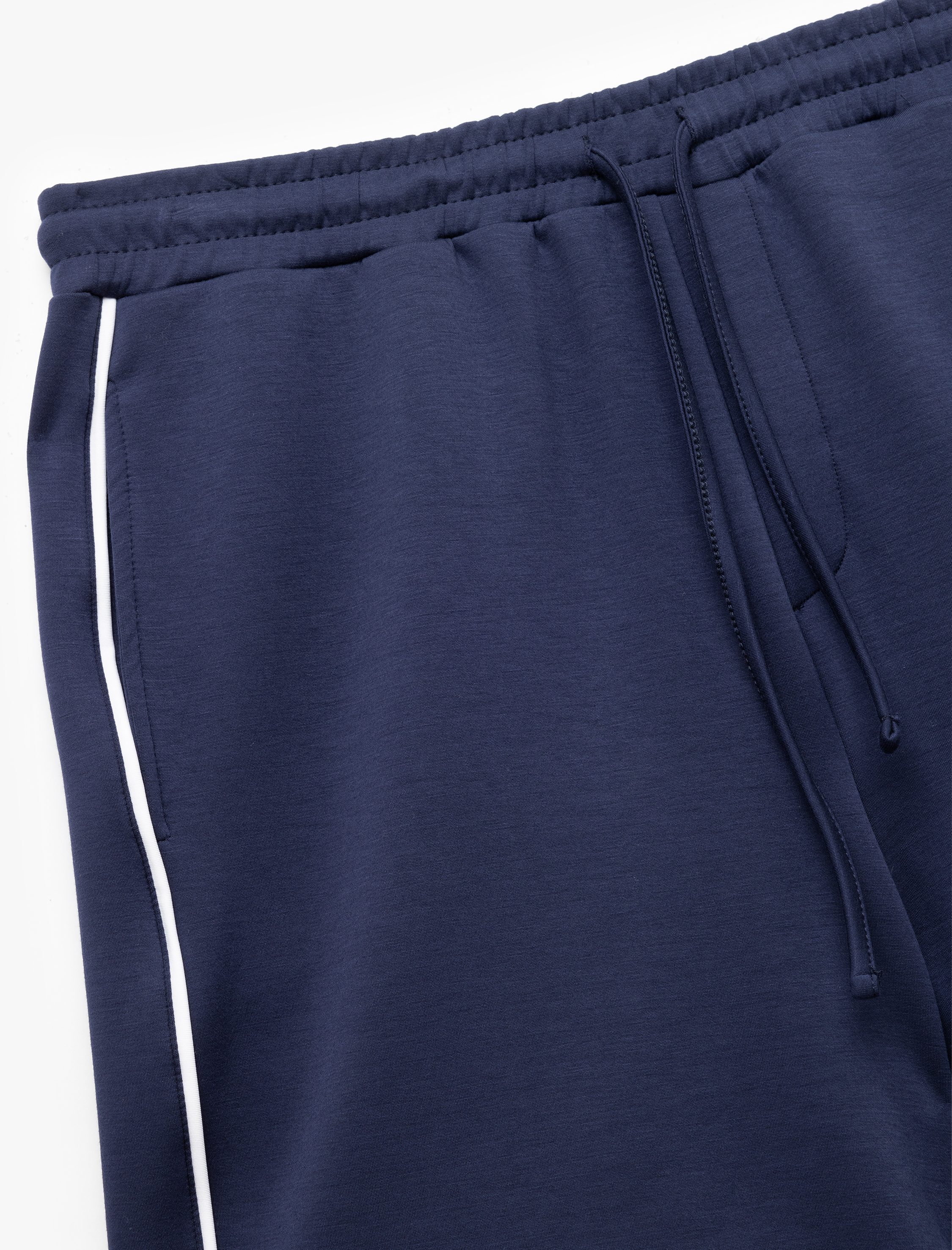   Viskon Karışımlı Cep Detaylı Biyeli Scuba Kumaş Beli Bağcıklı Bermuda Şort