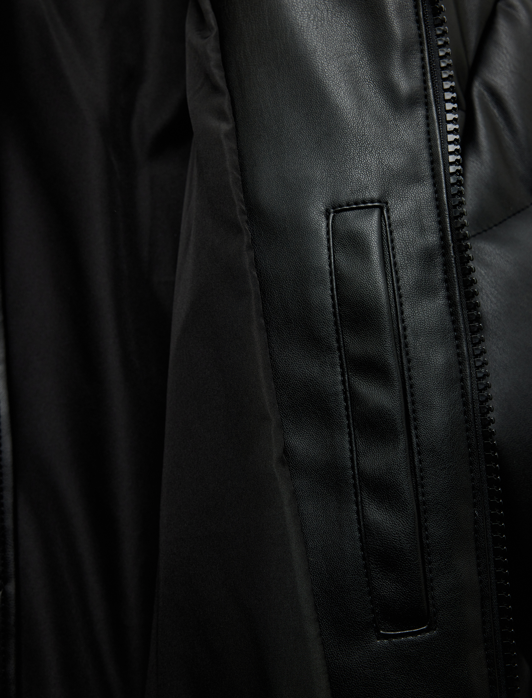   Fermuarlı Dik Yaka Cep Detaylı Uzun Kollu Slim Fit Şişme Mont