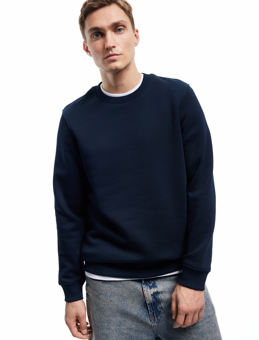   Pamuklu Uzun Kollu Bisiklet Yaka Erkek Basic Sweatshirt